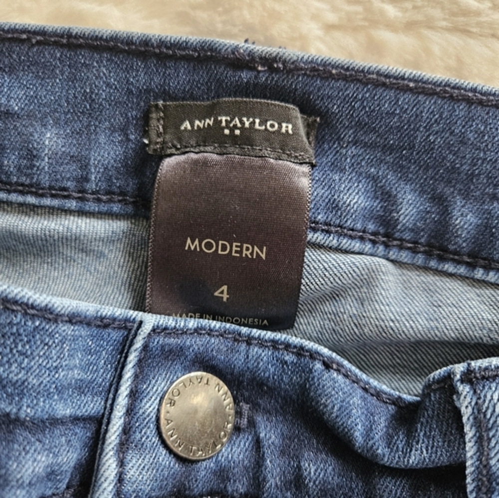 Ann Taylor Modern Jeans size 4 rise 7.5, length 29.5, never worn